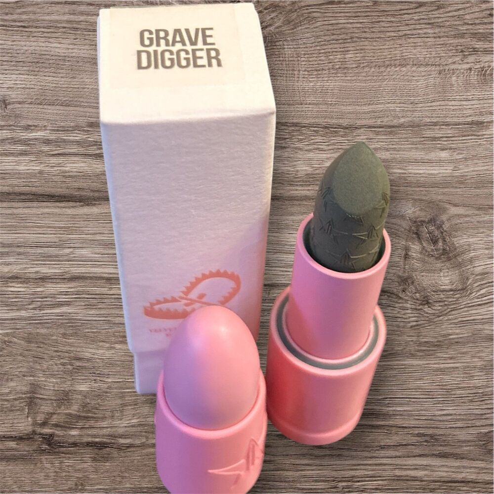 Jeffree Star Velvet Trap Lipstick Grave Digger (Gray)